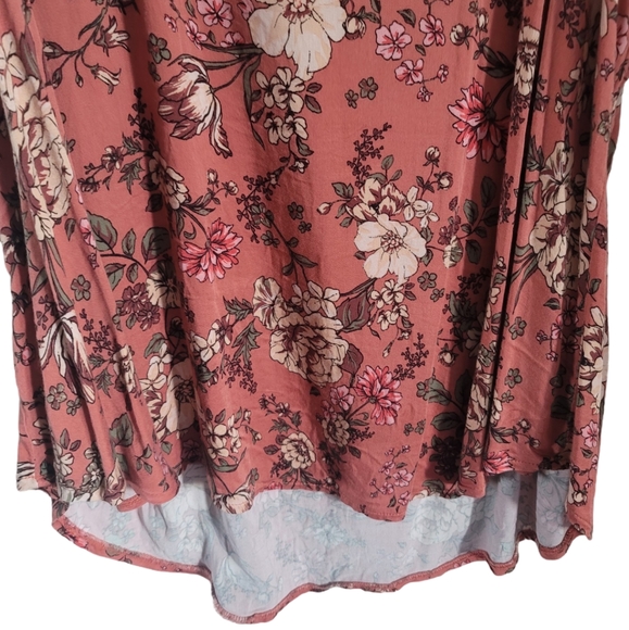 Sleevless Blouse Floral Pattern Size 2x - Picture 2 of 2